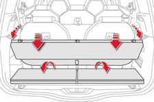 Komfort 3 Oppbevaring bak setene i 3. seterad Kontroller at setene i 3. seterad er foldet sammen. Legg sammen de to første foldegulvene.