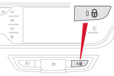 Åpninger Sentrallås Manuell sentrallås Automatisk sentrallåsing av dører (sikring mot overfall) Trykk på denne knappen for å aktivere bilens sentrallås (dører og bagasjerom) fra kupéen.