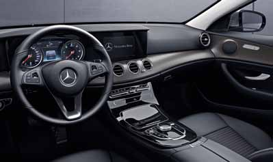 Høydepunkter eksteriør Mercedes-stjerne på panseret Grill med tre lameller Grill med tredimensjonal krominnfatning, fremre lamellstaver og vertikalstav i krom og bakre