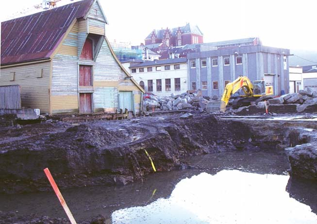 Infoblad for Sydnes og Nøstet Velforening. Mars 2006 Det lysner for sjøbadet! Vi har den siste tiden med stor glede sett at utgravingene av Sydnes sjøbad er i full gang.