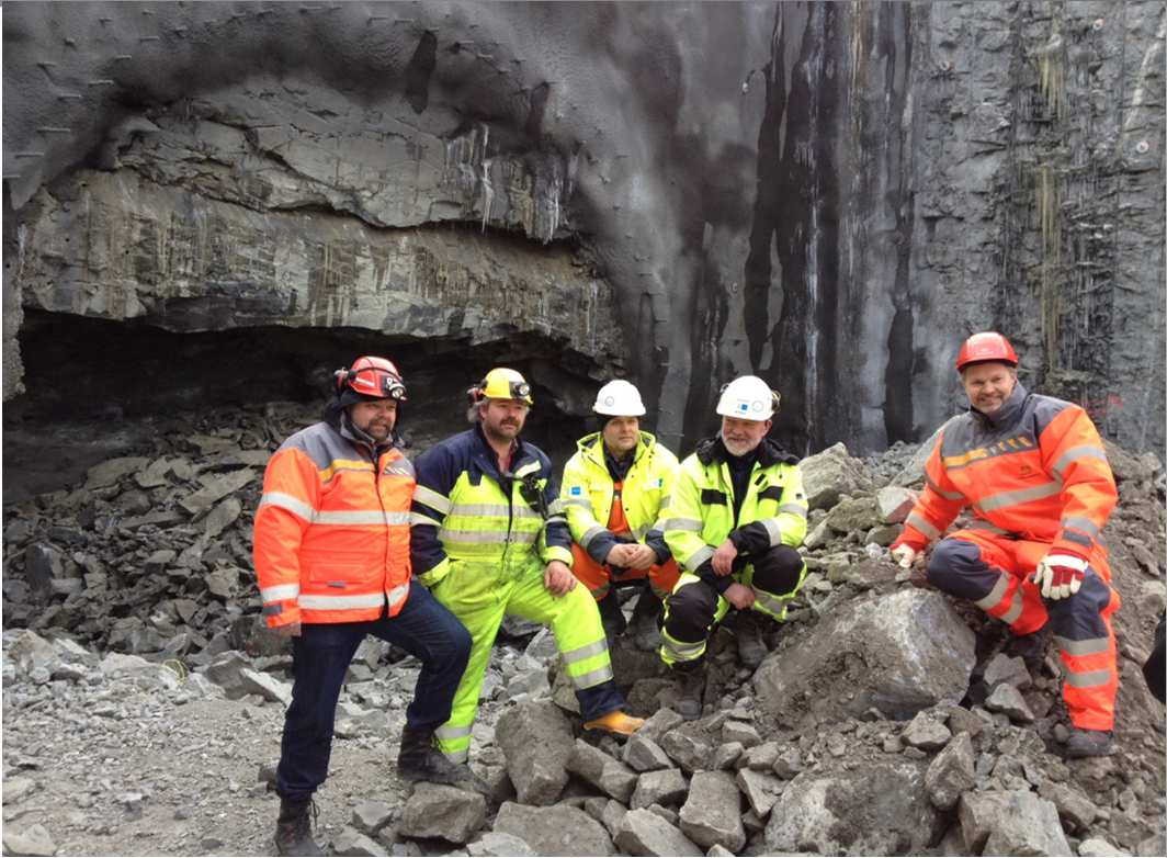 Erfaringer år 1 -den norske tunnelmetoden i Bilfinger Implementering av norsk tunnelmetode har vært helt nødvendig for å være konkurransedyktig Smertefull prosessen i en stor internasjonal