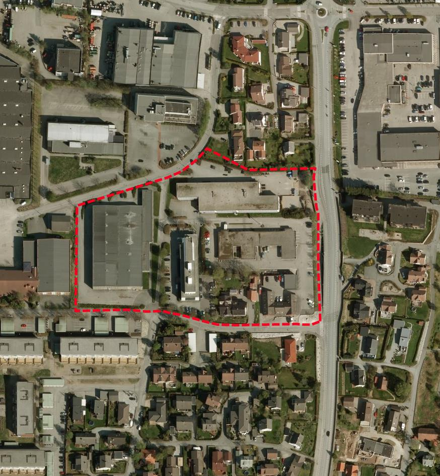 Det ligger sør for Forus og omtrent 4,4 km nord for Sandnes sentrum, langs