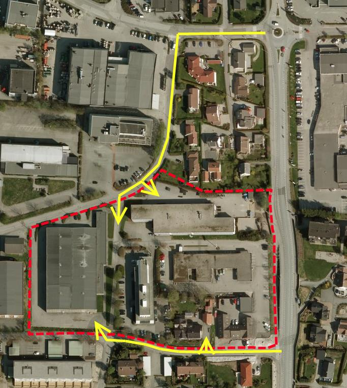 Fra Eventyrveien har næringsbygg på gnr 69 bnr 1111 varelevering og enebolig adkomst. I tillegg har næringsbygg på gnr 69 bnr 133 noe gjesteparkering (ikke oppmerket, plass til ca.