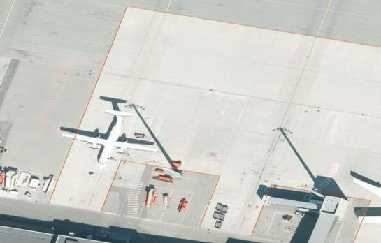 SOSI Del 3 Produktspesifikasjon for FKB Lufthavn Side 12 av 181 18.4.1.3.1.1 Skille asfalt/betong KURVE Enkeltpunkt i sekvens Erfaringsmessig vanskelig å skille fotogrammetrisk og det bør synfares.