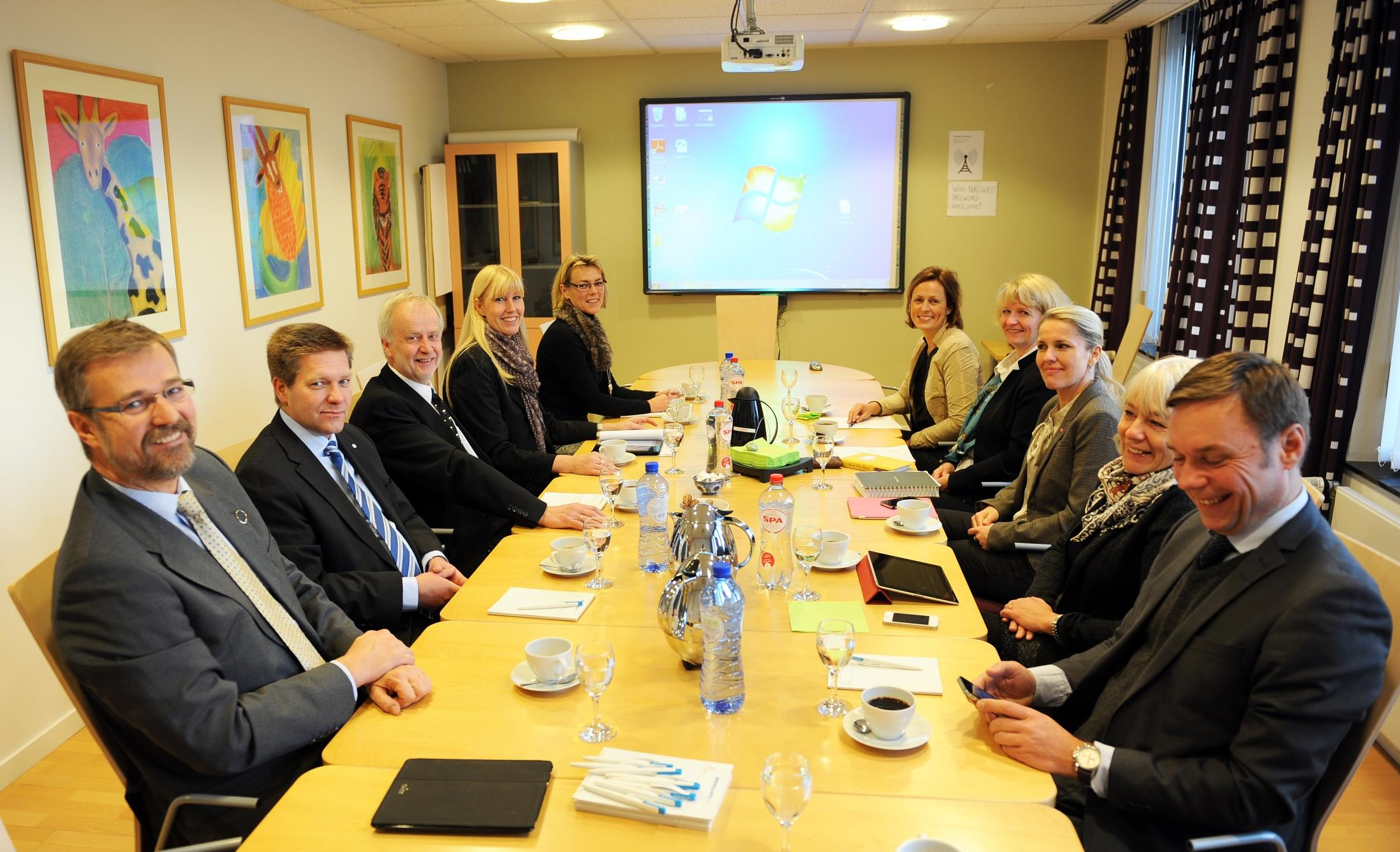 Fra venstre: Jon Grimsgaard (NHO-rådgiver), Pål Wang (Nokas AS), Terje Christensen (Bobygg AS), Kristin Saga (NHOs regiondirektør), Ingebjørg Tollnes (Komplett ASA), Torill Gogstad (Fønix AS), Marit