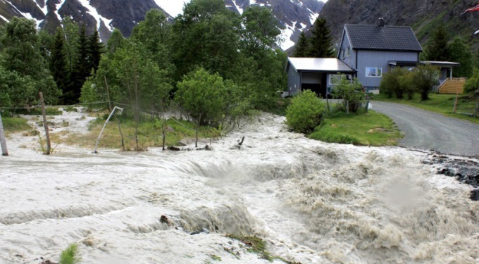 Hovedstrategi 2: Tilpasning til klimaendringer Overordnet mål for klimatilpasning i Troms er å bidra til at kommuner, næringsliv og befolkningen er best mulig forberedt på konsekvenser av sannsynlige