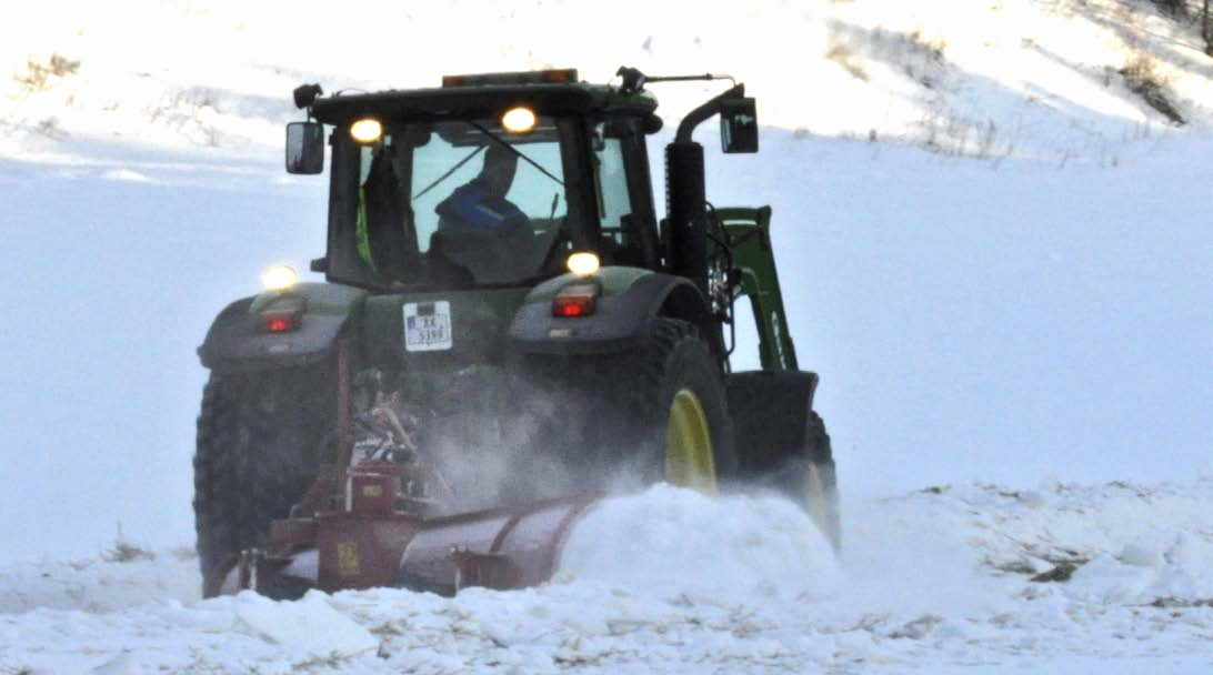 brøytekant Snøen kastes lengre og danner derfor en flatere brøytekant.