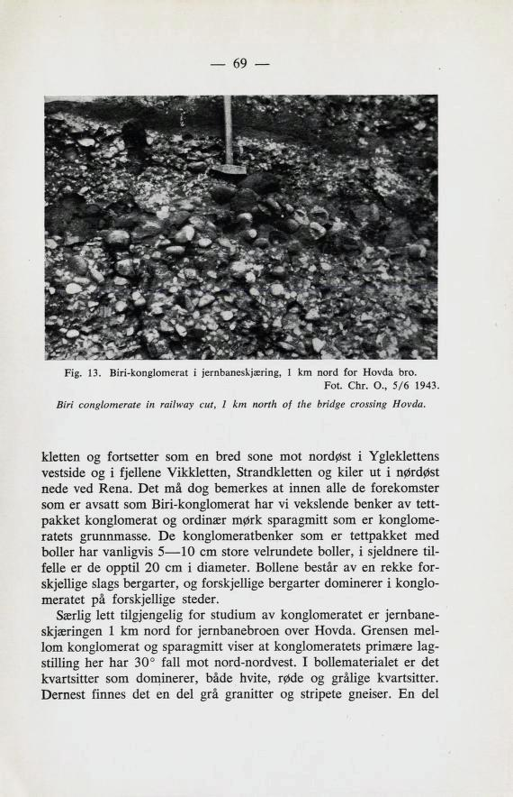 69 Fig. 13. Biri-konglomerat i jernbaneskjæring, 1 km nord for Hovda bro. Fot. Chr. 0., 5/6 1943. Biri conglomerate in railway cut, I km north of the bridge crossing Hovda.