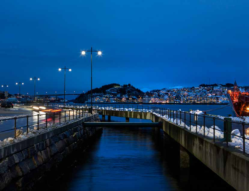 Vi varierer lampe og lysstyrke etter bruksområdet. Prosjektet er mye større enn å bytte armaturer, vi legger også ny kabling og setter opp nye master. Vi ser stor forskjell med det flotte hvite lyset.