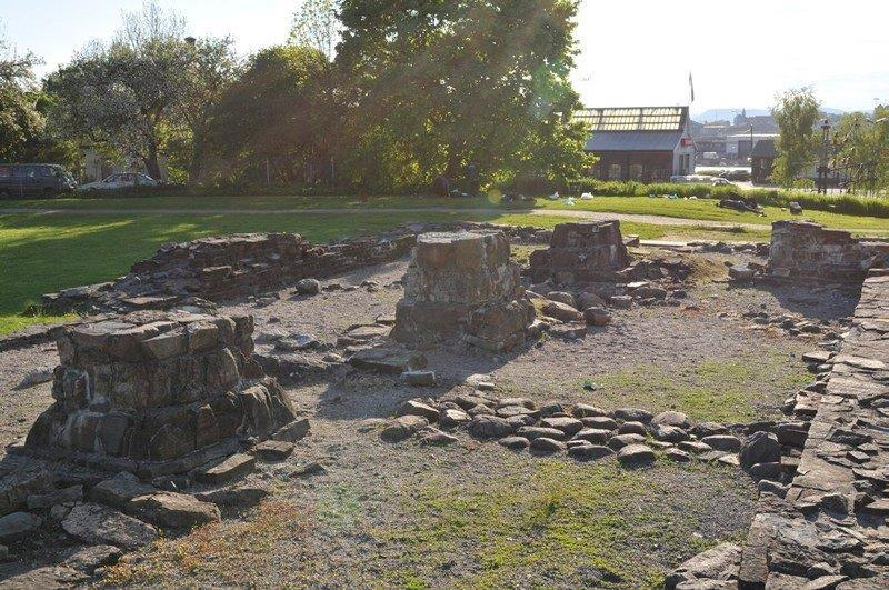 Clemenskirken, Oslo ID 51949-1 Ruinen har stått med vernetak siden 2012 og ble i hovedsak konservert ferdig i 2013.