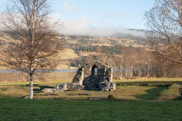 Det er også laget en revidert versjon av Bergen 1350. Filmen Stein på stein er tilgjengelig på YouTube og via hjemmesidene til Byantikvaren i Bergen og Riksantikvaren.