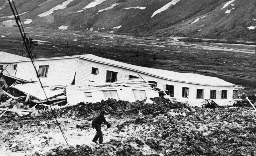 Troms Sørpeskred i Longyearbyen i juni 1953: 3