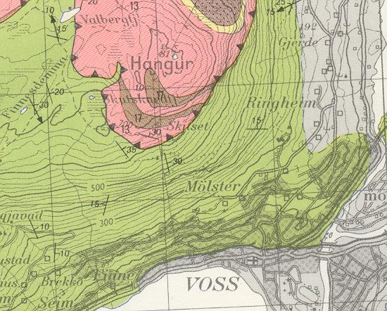 SKREDFAREVURDERING NY GONDOLBANE TIL HANGURSTOPPEN, VOSS KOMMUNE. 5 Fig. 2 Utsnitt fra berggrunnskart 1: 50 000 Voss. Grønnfarget areal er fyllitt. Det røde arealet er foliert kvartsdioritt.