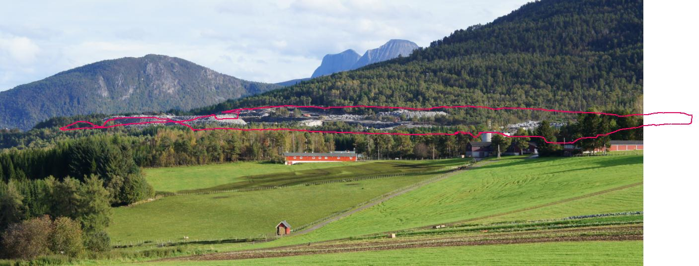 Fremkanten av bruddet vil for det meste ikke være synlig fra dette standpunktet. Til venstre er det deponerte masser fra tidligere drift som er synlige.