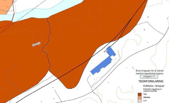 Infrastruktur og transport Nordlandsbanen går gjennom området og ligger rett nordvest for bygningene. Planområdet deles også av en kommunal veg.