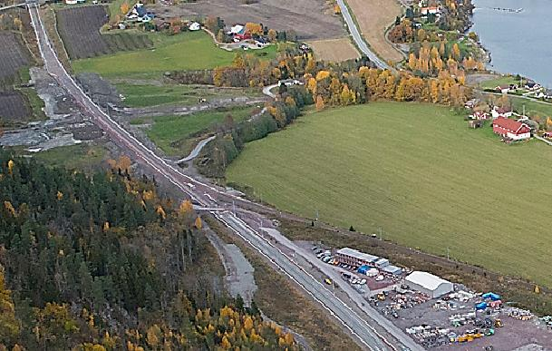 Skjervikbekken, bekker øst for gjeldende planområde, i vest langs større deler av planområdet, samt en mindre utvidelse langs ny beredskapsveg.