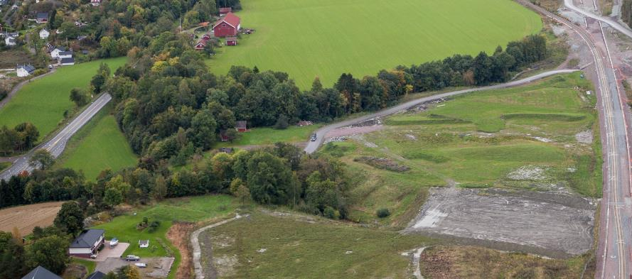 I bakkant av gjødseltanken er planområdet også utvidet innover i daldraget for å kunne gjøre konkrete sikringstiltak for å unngå uønskede hendelser grunnet dårlige grunnforhold.