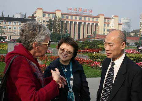 professor, Zhan Zie (nr 1 fra høyre) ved Sichuan