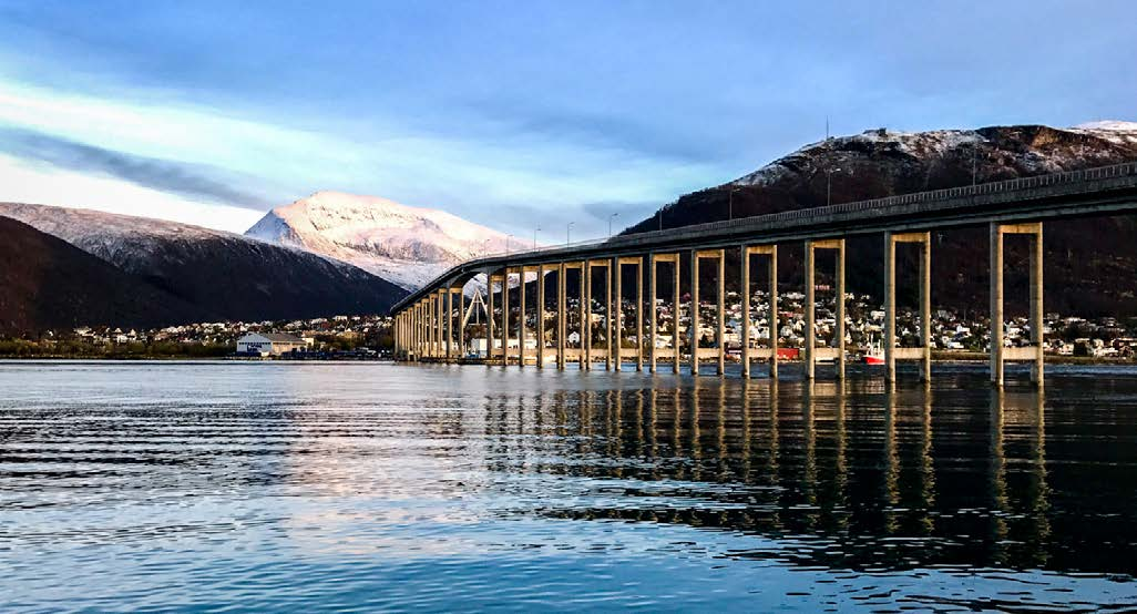 Å R S M E L D I N G 2 1 6 HÅLOGALAND LAGMANNSRETT Tromsøysundet med brua Hålogaland lagmannsrett er Nord-Norges ankedomstol og en av seks lagmannsretter i Norge.