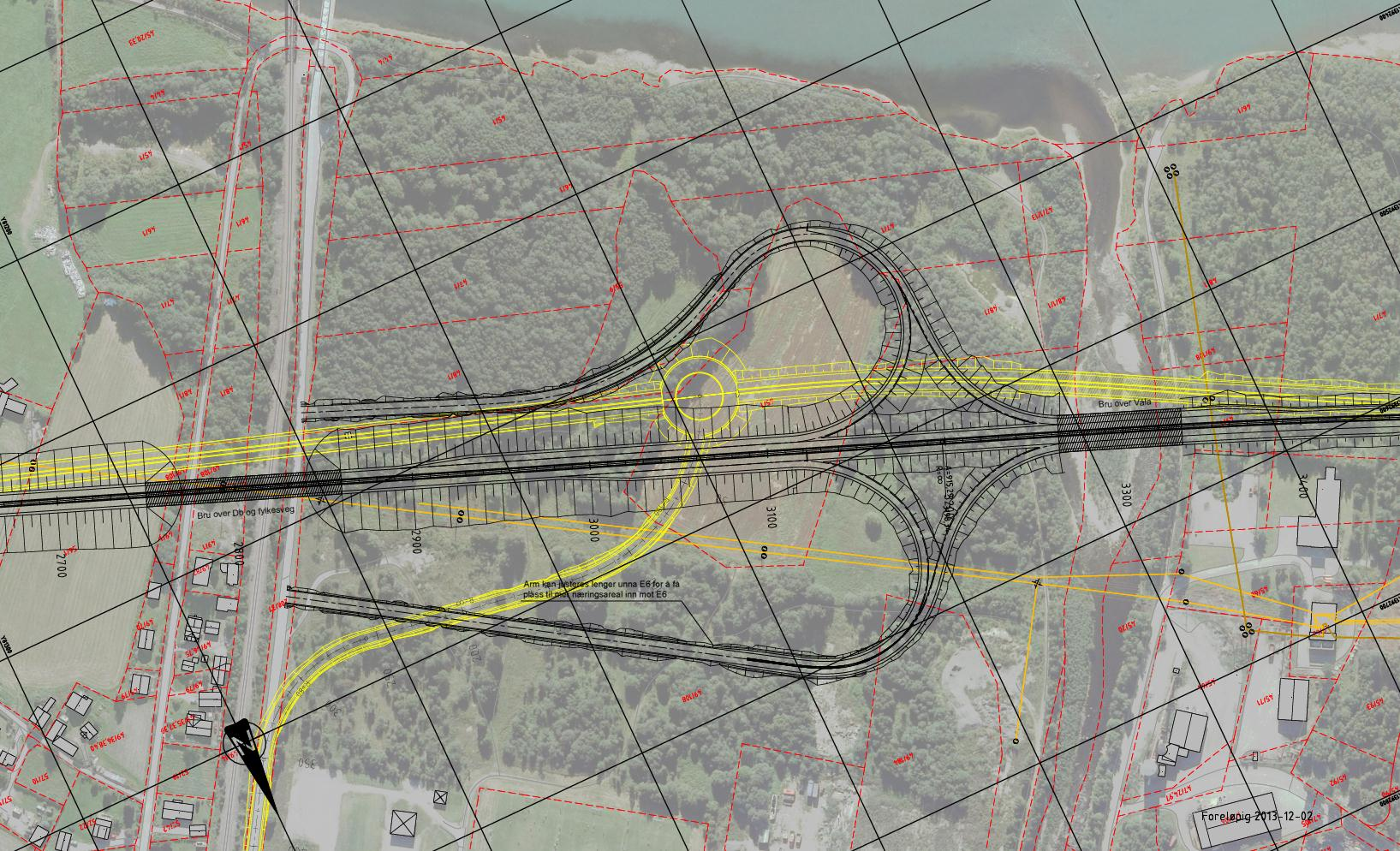 66 4.2.8 Alternativ 2.4: Justert linje med kryssing over Db og toplanskryss som kløverbladkryss. Ramper anlegges inntil Dovrebanen Figur 32. Alternativ 2.4, kløverbladkryss med justert linje for E6 og kryssing over Dovrebanen.