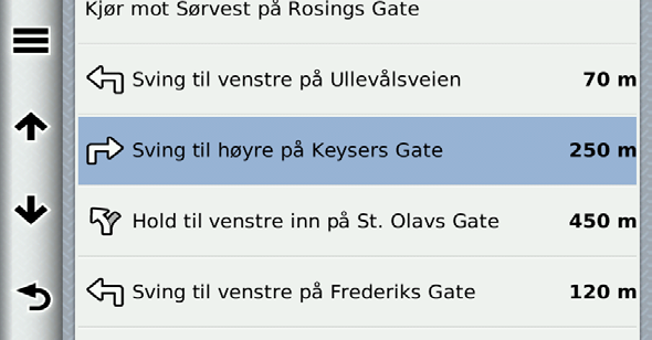 Vise en liste med svinger Når du navigerer etter en rute, kan du vise alle svingene og manøvrene i hele ruten og avstanden mellom hver sving.