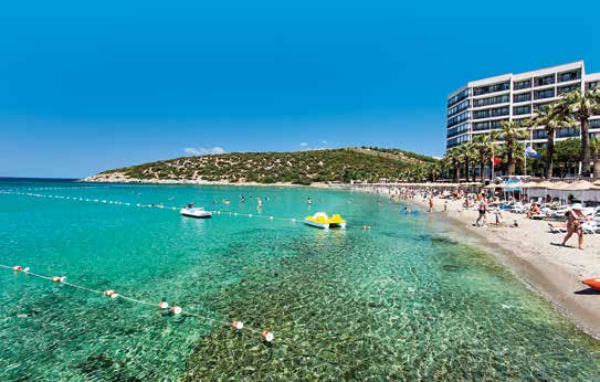 Barnas favoritter er vannskliene og barneklubben og så klart minidiskoteket! Nedenfor bassengområdet ligger hotellets egen sandstrand.