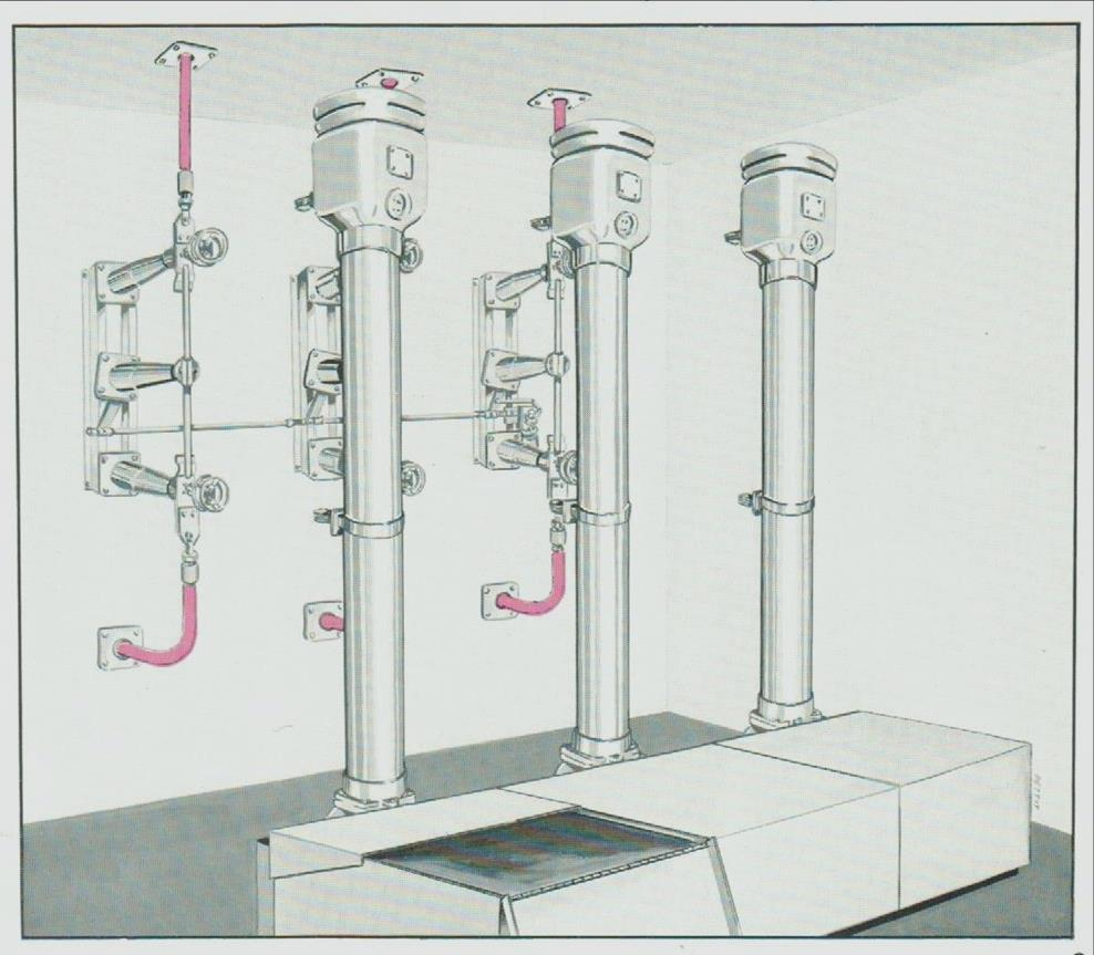 21 Tegningen viser en Sprecher & Schuh effektbryter med en Siemens dreieskillebryter bak.