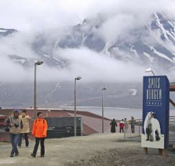 Vi vil arbeide for å tilrettelegge forholdene for Svea-pendlerne. Slik vil vi ha det: Delmål Det jobbes for en bedre kommunikasjon mellom Longyearbyen og Svea.