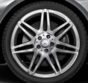 Lettmetallfelger i 5-dobbelteikedesign * 9 110,- F: 235/40 R 18 B: 255/35 R 18 660 18" AMG Lettmetallfelger i 5-eikedesign * 0,- F: 235/40 R 18 B: 255/35 R 18 Kun ifm 483 Dynamic handling package