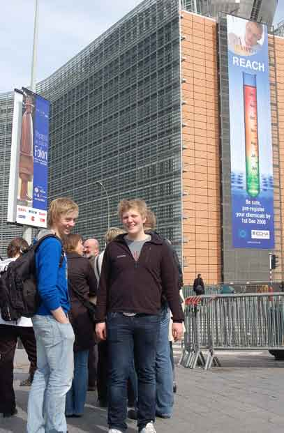 Elever fra Ytre Namdal videregående skole sammen med andre trøndere på studietur i EUhovedstaden Brussel.