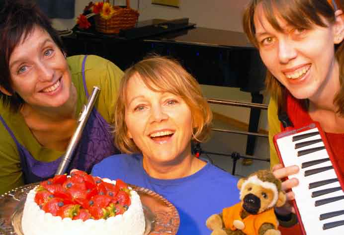 Fra MiNTs forestilling om Astrid Lindgrens eventyrverden når Pippi feirer bursdag. Med Hildur Norum, Anne Kathrine Nyland og Gro Merete Hjertvik.