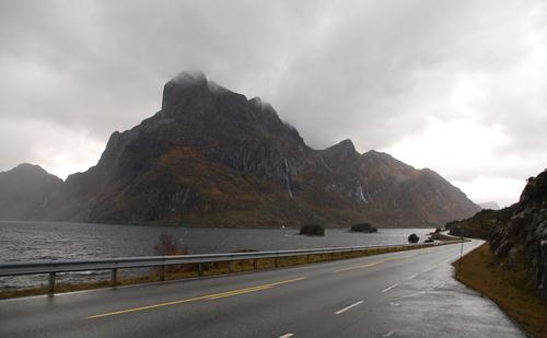 2.3 RUGSUNDØY BREMANGERLANDET 2.3.1 Verdivurdering Fjorden på sørsiden av Rugsundøy er et område der viktige og sentrale skipsleier møtes: Frøysjøen, Skatestraumen og Nordfjorden via Rugsundstraumen.