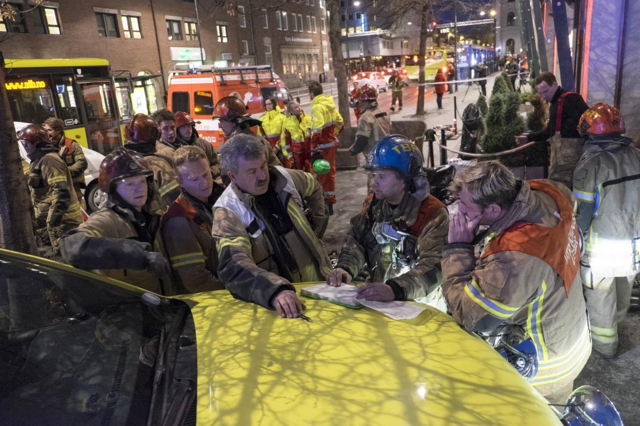 Trøndelag brann- og redningstjeneste i aksjon under brannen på Kieglekroa desember 2014.