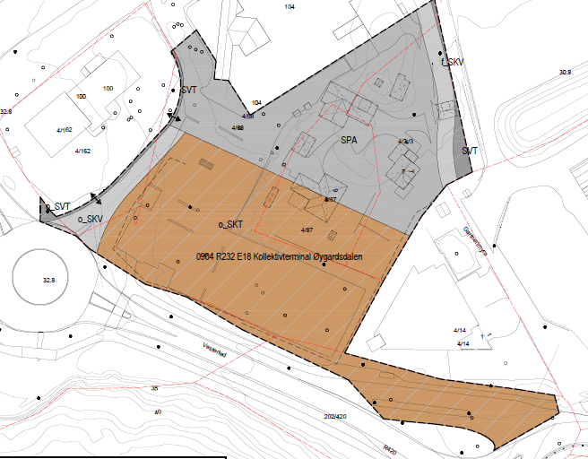 Forslag til detaljregulering. På grunn av en del uavklarte forhold vedrørende mulig fremtidig utvidelse av E18, må bygging av ny kollektivterminal avventes.