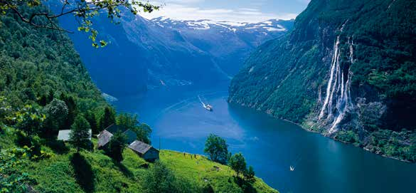 ATTRAKSJONAR Geirangerfjorden Verdsarvfjordar Geirangerfjorden Landets mest berømte fjord, forma som ein S, 16 km lang og opptil 250 m djup, med fleire vakre fossefall, som «Dei sju systrer»,