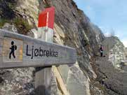 Hellesylt Flofjellveien, 10 km lang turveg frå Vollset til Flo. Høver også for sykkel. Ca 3 t tur/retur.