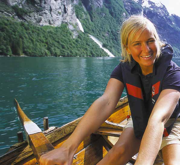 Velkomen til destinasjonen med to av dei mest kjende og spektakulære attraksjonane i Noreg; Geirangerfjorden og Trollstigen. I dette området er reisa i seg sjølv ei stor oppleving.