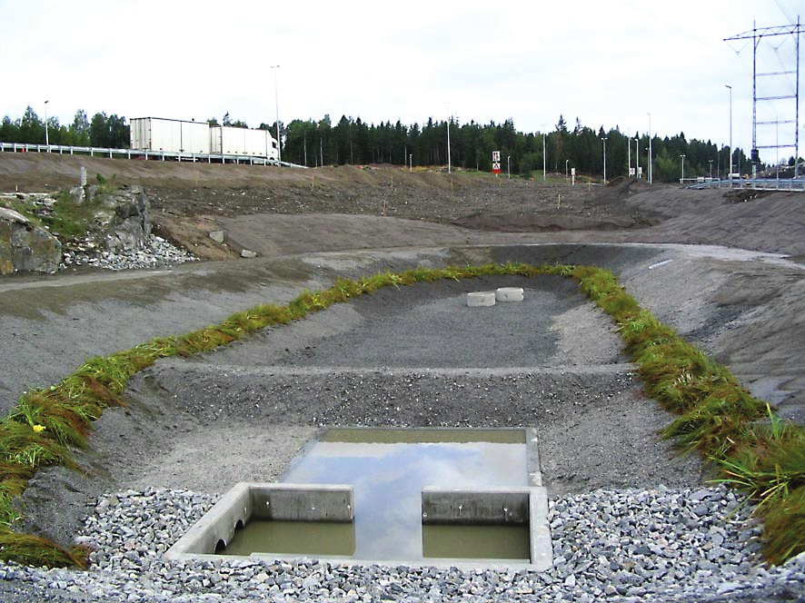 Slamdelen (forbehandlingen) er integrert i hovedbassenget og bygges med betongplate på bunnen for å lette slamfjerningen. Figur 6.7.