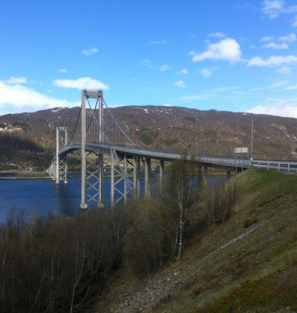 Vedlikehold av bruer som er belagt med blymønje og kromatholdig maling Tjeldsundbrua Åpnet 1967 Malt med blymønje