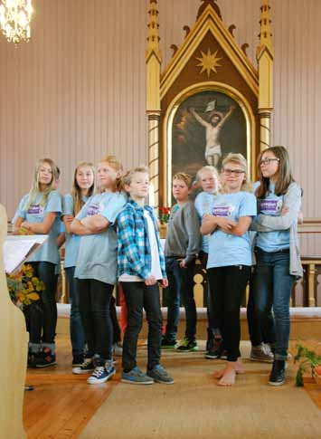 Lys våken i Undrumsdal kirke Skattejakt, rebusoppgaver, pizza med mer var innholdet da 15 barn fra 6. 7. klasse overnattet i Undrumsdal kirke i oktober.