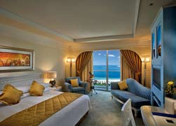com/palm-dubai Habtoor Grand Resort & Spa 5* Hotel se nalazi na Jumeirah plaži, pored Dubai Marine, 30 minuta od aerodroma. U blizini su brojni tržni centri i drugi atraktivni sadržaji.