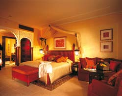 kafići, barovi, butici. www.jumeirah.com Al Qasr Madinat Jumeirah 5* Lux Al Qasr na arapskom znači palata je pravi dragulj Dubaija.