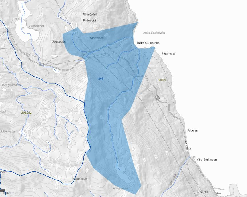 Figur 24 Nedslagsfelt for Indre Sokkelvik. (http://gis3.nve.no/link/?link=hydrologiskedata) Nedslagsfeltet til Indre Sokkelvik er omtrent 3 km 2. Det kom da i løpet av døgnet 7.