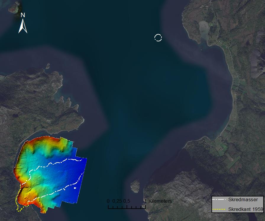 Skredmassene som sees på batymetrien utgjør bare en liten del av hele utløpssonen. Før skredet ble utløst var det lagt ut garn i fjorden mellom Svartneset og Nordkjosfjellet.