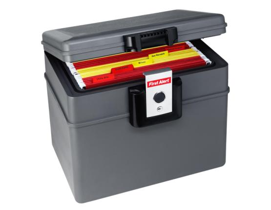 8 First Alert brannkofferter Brannsikrede/vannsikrede kofferter for sikker oppbevaring av dokumenter. Branntest 30P Nøkkellås. 2 stk nøkler medfølger.