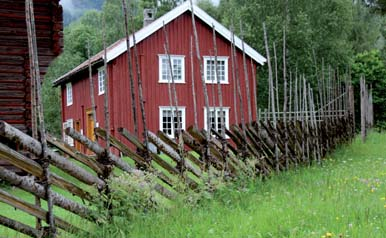 ROLLAG BYGDETUN Aktivitetsdager hver lørdag i juli fra kl 12.00-15.00: 30. juni Åpning av sommerens utstilling av gamle post- og julekort Gunnar Bjørhovden kommer. Ta med gamle postkort! 7.