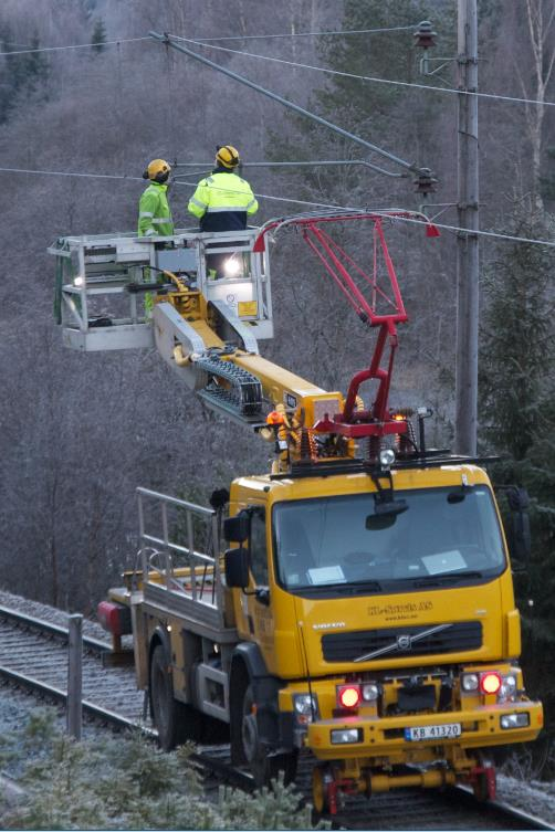 NPB Avdeling Banestrøm Prosjekterer, bygger og vedlikeholder kontaktledningsanlegg Lang erfaring med arbeider på nye og eksisterende KL-anlegg, på strekninger der eksisterende togtrafikk