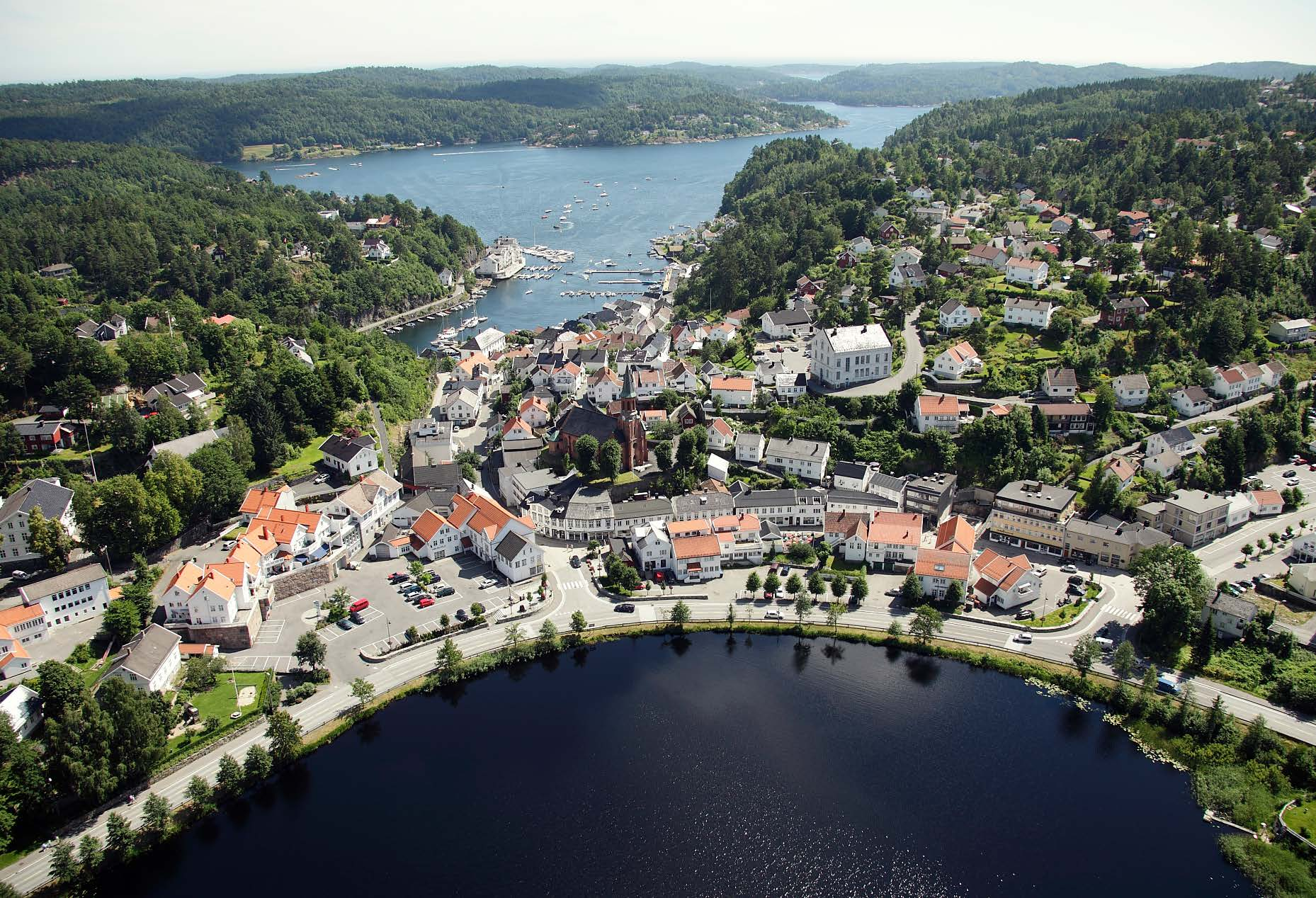 14 LEVENDE SENTRUM (NIVÅ 1 OG 2): NÆRINGSLIV, NISJEBUTIKKER, KAFEER, RESTAURANTER, SKAPE DESTINASJON