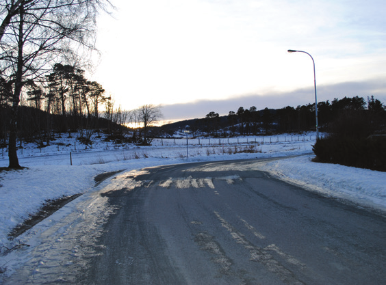 I tillegg er det ønskelig at trafikken blir skilt mellom driftstrafikk til Lønnvegen, mens de besøkende hovedsaklig benytter Almevegen.