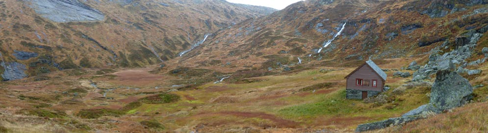 Mokedalen, der det kjem tverrslag og bekkeinntak.